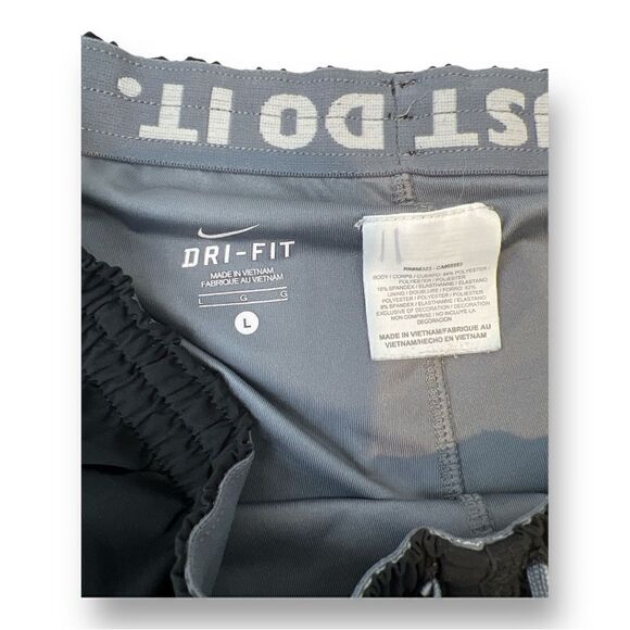 Nike Dri Fit Shorts Size Medium - Picture 3 of 5